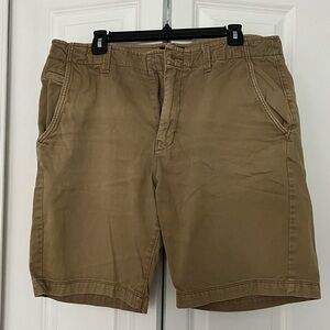 Men’s khaki shorts - American Eagle